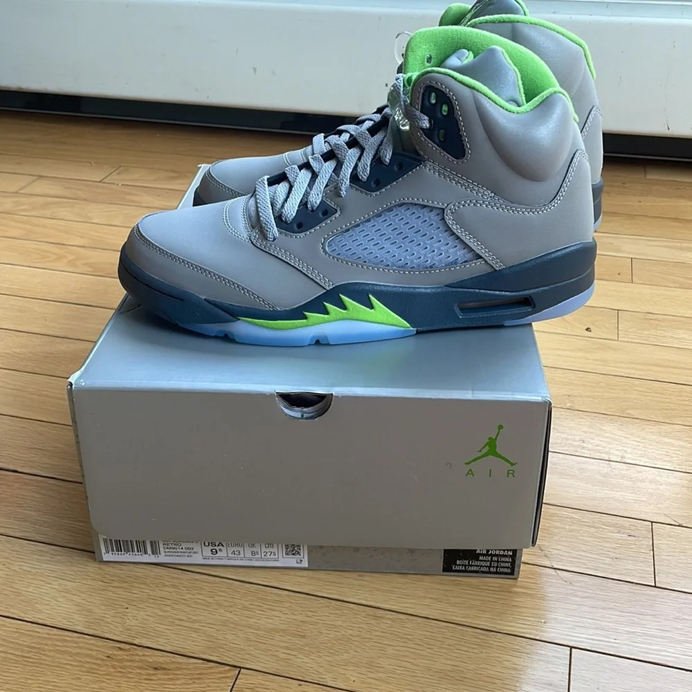 AUTHENTIC RARE  MENS JORDAN RETRO SILVER GREEN GREY SNEAKERS *NIB* SIZE 9.5